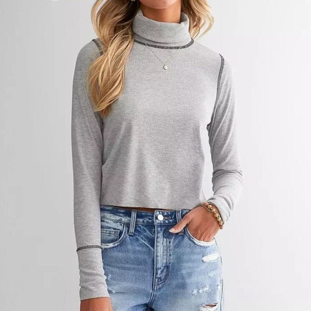 Gilded Intent Heather Gray Ribbed Minimalist Cropped Turtleneck Long Sleeve Top